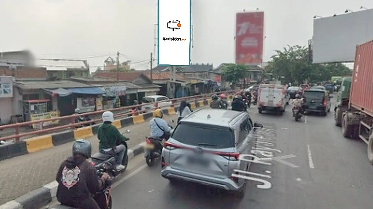 Billboard 10 × 5 m di Jl. Underpass Kranji (Arah Ke Harapan Indah), Bekasi, Jawa Barat