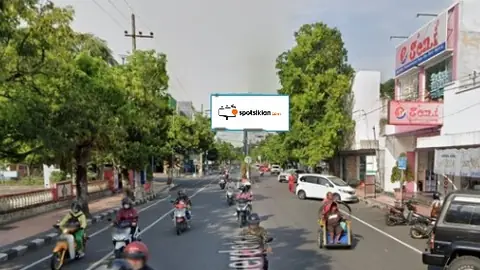 Billboard 10 × 5 m di Area Perempatan Jl. Merdeka-Jl. Ahmad Yani, Blitar, Jawa Timur