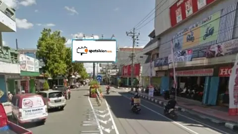 Billboard 10 × 5 m di Jl. Merdeka (Setelah Dealer & Bengkel resmi Honda Sido Makmur), Blitar, Jawa Timur