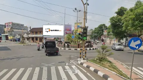 Billboard 5 × 10 m di Jl. Mawar (Arah Pasar Legi dan Alun-alun Kota Blitar), Jawa Timur