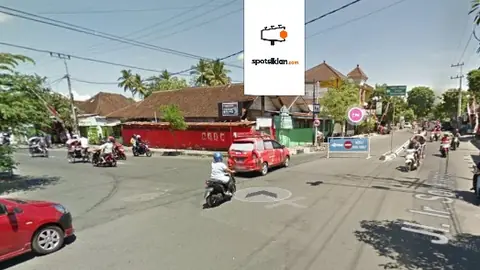 Baliho 6 × 4 m di Jl. Ir Soekarno (Pertigaan Makam Bungkarno), Blitar, Jawa Timur