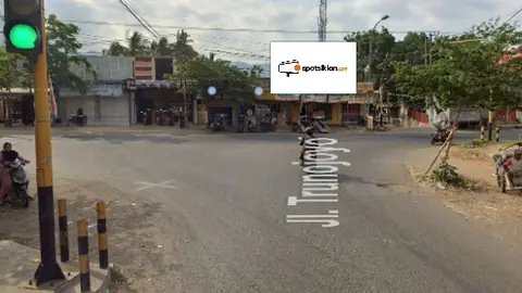 Baliho 6 × 4 m di Jl. Raya Situbondo (Pertigaan Jl. Trunojoyo), Bondowoso, Jawa Timur