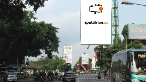 Billboard 10 × 5 m di Jl. Pemuda (Area Alun Alun Banjarnegara), Jawa Tengah