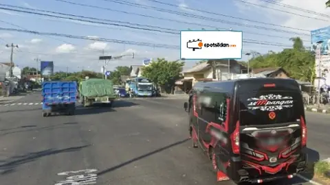 Billboard 5 × 10 m di Jl. Ringroad Timur (Perempatan Ngipik, Arah Utara), Bantul, DI Yogyakarta