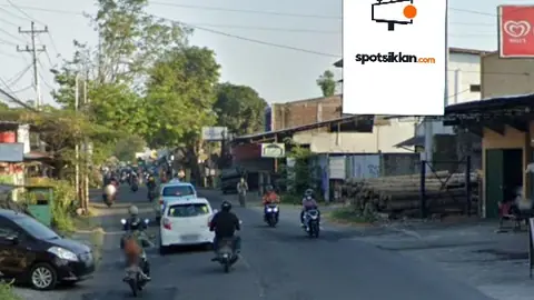 Baliho 6 × 4 m di Jl. Parangtritis (arah menuju Kota Bantul), DI Yogyakarta