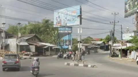 Baliho 6 × 4 m di Jl. Pleret (Perempatan Ringroad Baturetno), Bantul, DI Yogyakarta