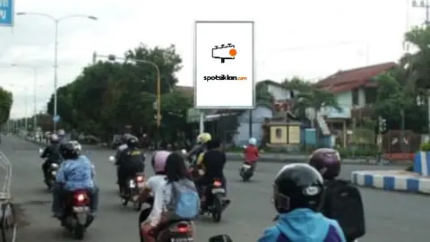 Baliho 6 × 4 m di Jl. Gajah Mada (Arah Kalipuro), Banyuwangi, Jawa Timur