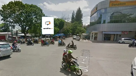 Baliho 4 × 6 m di Jl. Besse Kejuara No. 777 (Depan Bank Danamon), Bone, Sulawesi Selatan