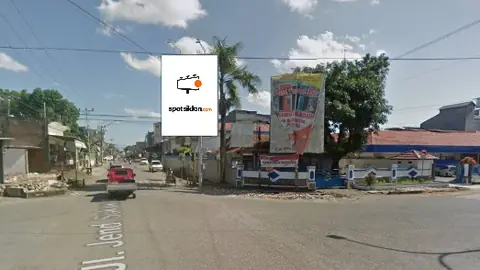 Baliho 4 × 6 m di Jl. Jend. Sukawati (Perempatan Jalan Agus Salim), Bone, Sulawesi Selatan