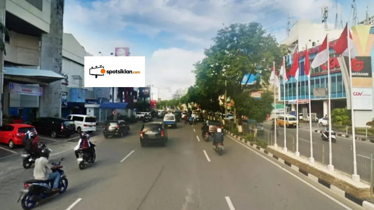 Billboard 5 × 10 m di Jl. Jend. Sudirman (depan KFC & Bahtera Hotel), Balikpapan, Kalimantan Timur
