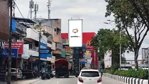 Billboard 5 × 10 m di Jl. Jenderal Sudirman (Depan Mall BTC), Balikpapan, Kalimantan Timur