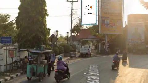 Baliho 6 × 4 m di Jl. Jend Sudirman (Gapura Samping Rel Kereta Api), Brebes, Jawa Tengah