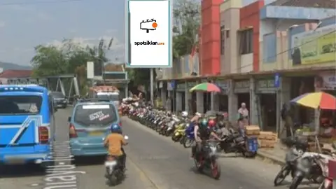 Baliho 6 × 4 m di Jl. Raya Pasar Wage Bumiayu (Samping H&R Fasihon), Brebes, Jawa Tengah