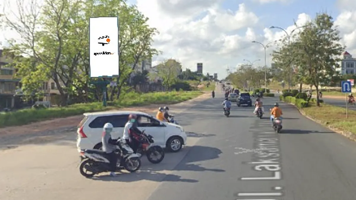 Billboard 8 × 4 m di Jl. Laksamana Bintan (Depan BANK Riau Kepri, Hadap Utara), Batam, Kepulauan Riau