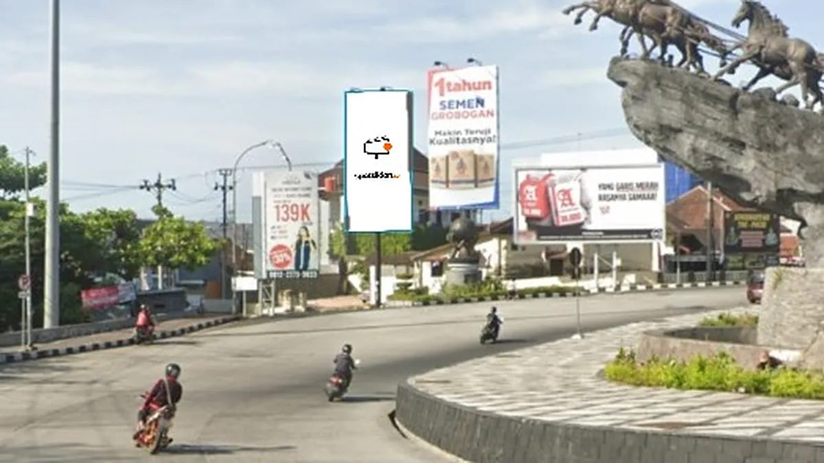 Billboard 10 × 5 m di Jl. Pandanaran (Simpang Lima Boyolali), Jawa Tengah