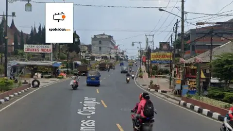 Baliho 6 × 4 m di Jl. Raya Cipanas (Dekat Ayam Goreng Cipanas Indah, View Menuju Puncak), Cianjur, Jawa Barat
