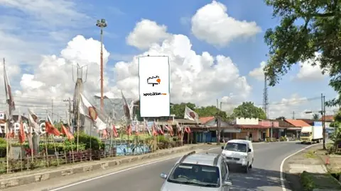 Billboard 10 × 5 m di Jl. Tugu Barat (Pertigaan Sampang), Cilacap, Jawa Tengah