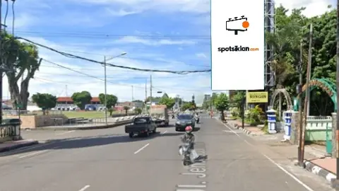 Billboard 10 × 5 m di Jalan. Jend. Sudirman (Area Depan Alun Alun Cilacap), Jawa Tengah