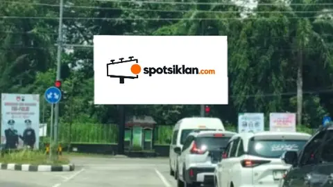 Billboard 10 × 5 m di Jl. Ir. H. Juanda (Pertigaan Juanda Cilacap), Jawa Tengah