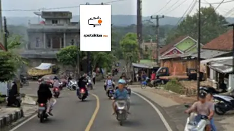 Baliho 4 × 6 m di Jl. Raya Kawali (Simpang Jl. Siliwangi, Arah Alun alun Kawali), Ciamis, Jawa Barat
