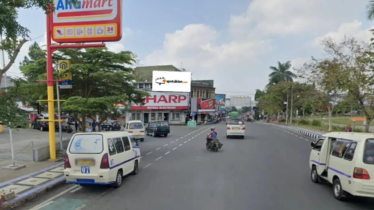 Neon Box 4 × 8 m di Simpang Jl. A Yani - Jl. Jend Sudirman Ciamis, Jawa Barat