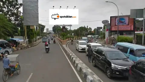 Billboard 5 × 10 m di Taman Krucuk, Cirebon, Jawa Barat