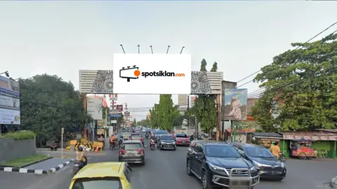 Bando Jalan 5 × 10 m di Jl. Kartini - depan Luxton Hotel, Cirebon, Jawa Barat