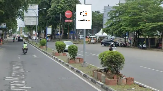 Baliho 4 × 6 m di Jl. DR. Cipto Mangunkusumo (Depan Richeese Factory), Cirebon, Jawa Barat