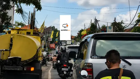 Billboard 4 × 8 m di Jl. Raya Uluwatu Pecatu - Arah Uluwatu, Badung, Bali