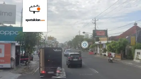 Baliho 4 × 6 m di Dari Pertigaan Kepek, Gunung Kidul, DI Yogyakarta