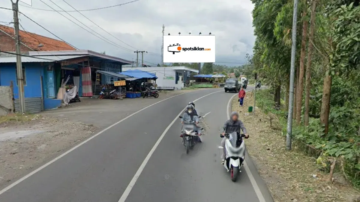 Billboard 5 × 10 m di Jl. Bayongbong, Garut, Jawa Barat