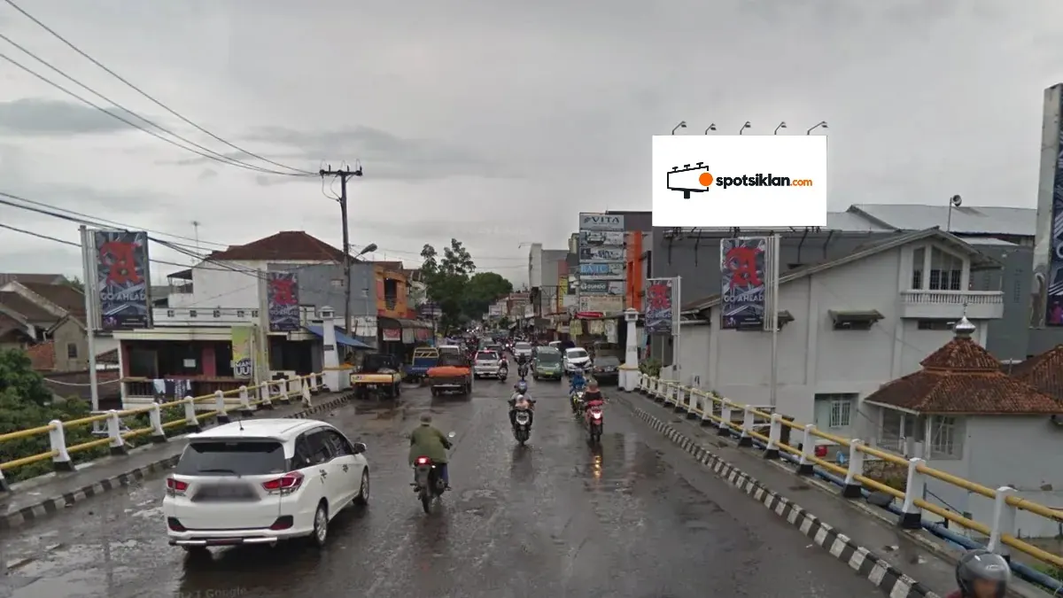 Billboard 6 × 12 m di Jl. Cimanuk, Garut, Jawa Barat