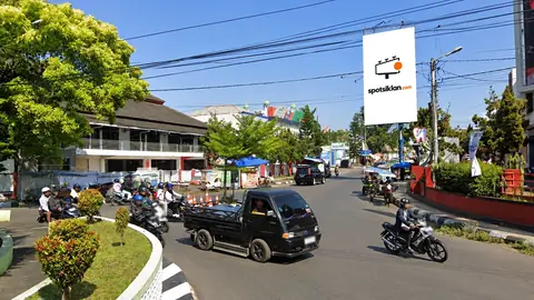 Billboard 5 × 10 m di Jl. Pramuka Komplek Ruko IBC, Garut, Jawa Barat