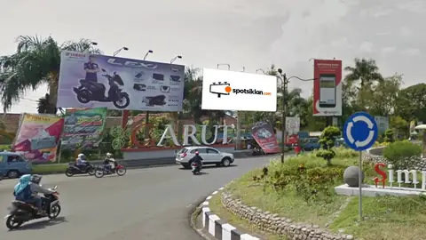 Billboard 5 × 10 m di Simpang Lima Tarogong 2, Garut, Jawa Barat