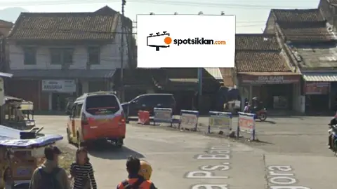 Billboard 4 × 8 m di Jl. Raya Kadungora (Menuju Jl. Kadungora Garut), Jawa Barat
