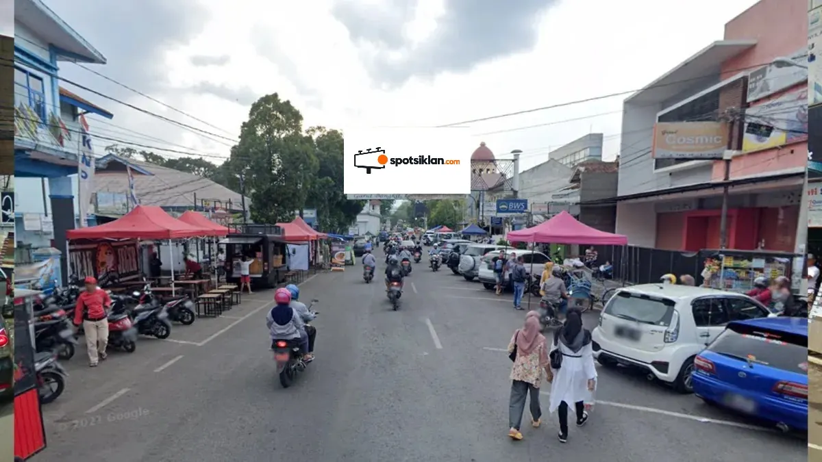 Bando Jalan 5 × 10 m di Jl. Ahmad Yani, Garut, Jawa Barat