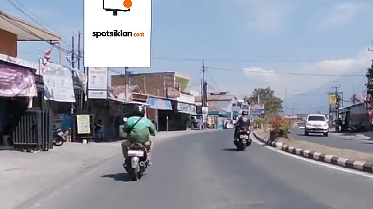 Baliho 4 × 6 m di Jl. Raya Pembangunan (Arah Kab. Garut), Jawa Barat