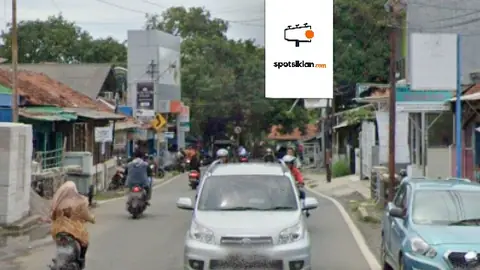 Baliho 4 × 6 m di Jl. Cilauteureun (Dekat Alun alun Pameungpeuk Garut), Jawa Barat