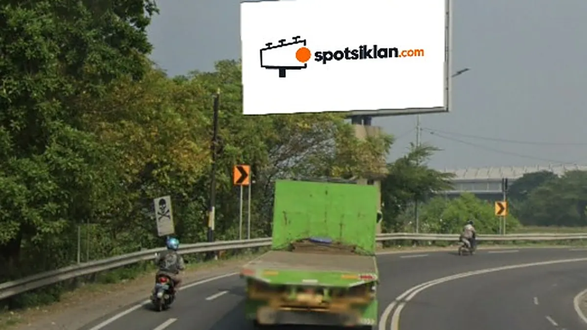 Billboard 5 × 10 m di Jl. Raya Ambeng-Ambeng Watang (Arah Lamongan), Gresik, Jawa Timur