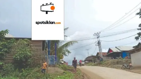 Baliho 4 × 6 m di Lelilef Waibulan (Dari Arah Lapangan Bola), Halmahera Tengah, Maluku Utara