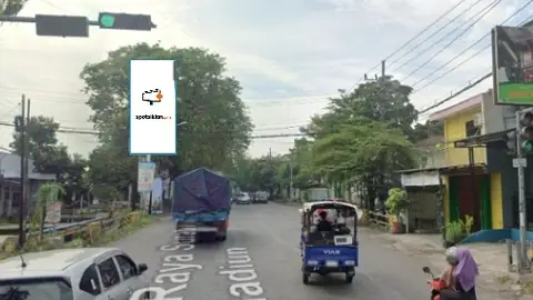 Billboard 8 × 4 m di Jl. Panglima Sudirman (Pertigaan Jl. Kapten Tendean), Jombang, Jawa Timur