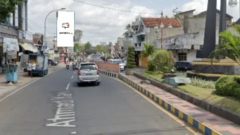 Billboard 10 × 5 m di Jl. A Yani (Dari Alun Alun), Jember, Jawa Timur