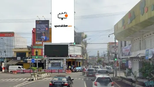 Billboard 12 × 6 m di Jl. Trunojoyo (Menuju Gor Bulu Tangkis Argopuro), Jember, Jawa Timur