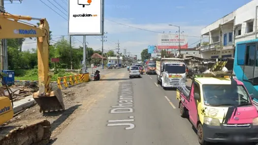 Baliho 6 × 4 m di Jl. Dr Wahidin (Arah Terminal Tawang Alun Jember), Jawa Timur