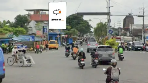Baliho 4 × 6 m di Jl. Hayam Wuruk (Perempatan Mangli), Jember, Jawa Timur