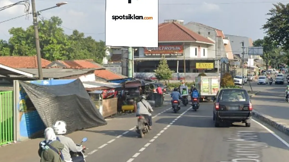 Baliho 6 × 4 m di Jl. Kembang Kerep (Dari Lippo Mall Puri Menuju Kantor Wali Kota Puri Kembangan), Jakarta Barat, DKI Jakarta
