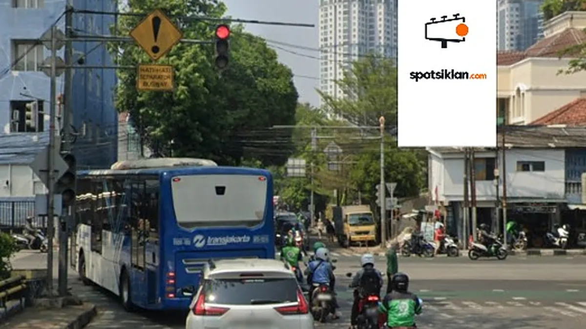 Billboard 8 × 4 m di Jl. Galunggung (Dari Arah Suropati), Jakarta Selatan, DKI Jakarta