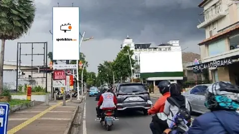 Billboard 5 × 10 m di Jl. Kemang Raya (Depan Plaza Adorama), Jakarta Selatan, DKI Jakarta
