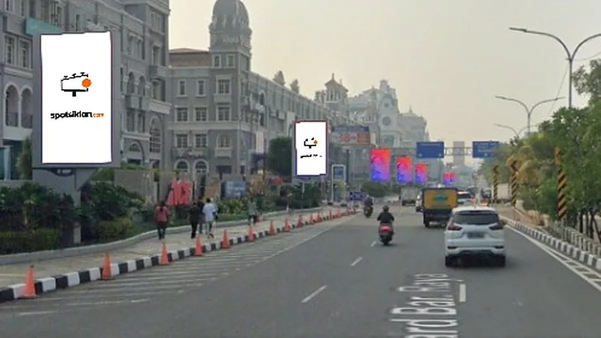 Videotron 2,3 × 4 m di Dari Jl. Boulevard Barat Menuju Jl. Boulevard Timur, Jakarta Utara, DKI Jakarta