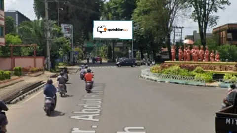 Billboard 5 × 10 m di Jl. Soekarno Hatta (Area Simpang Tugu Adipura, Dari Bandara Arah Polda, Pasar Jambi)